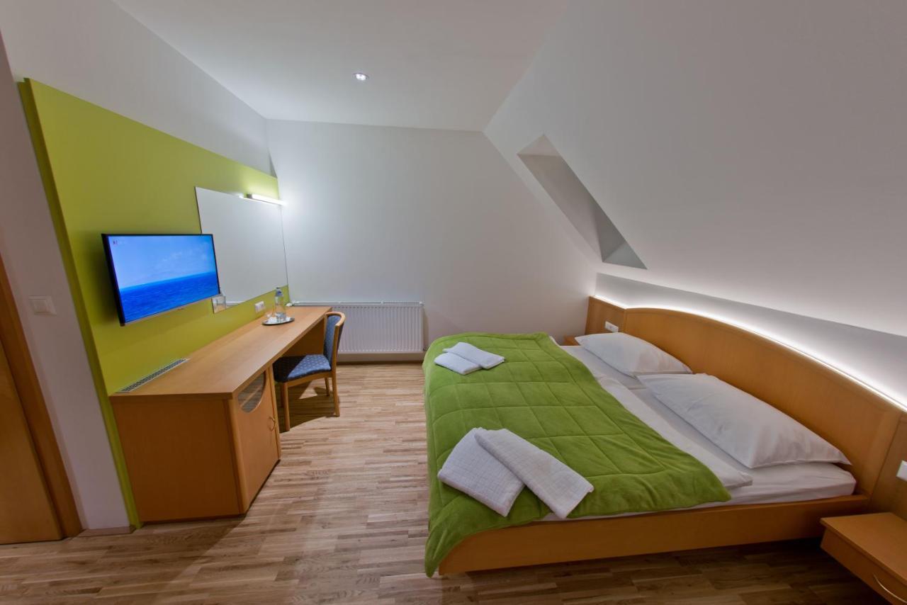 Hotel Restaurant Meyer คาลส์ดอร์ฟ ไบ กราซ ภายนอก รูปภาพ