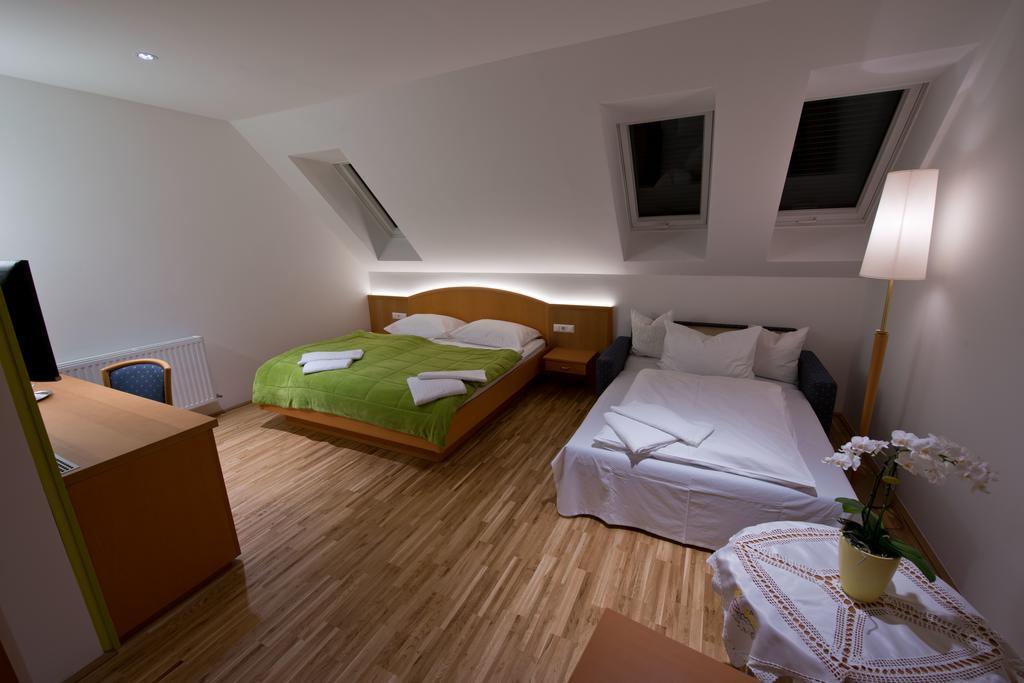 Hotel Restaurant Meyer คาลส์ดอร์ฟ ไบ กราซ ภายนอก รูปภาพ